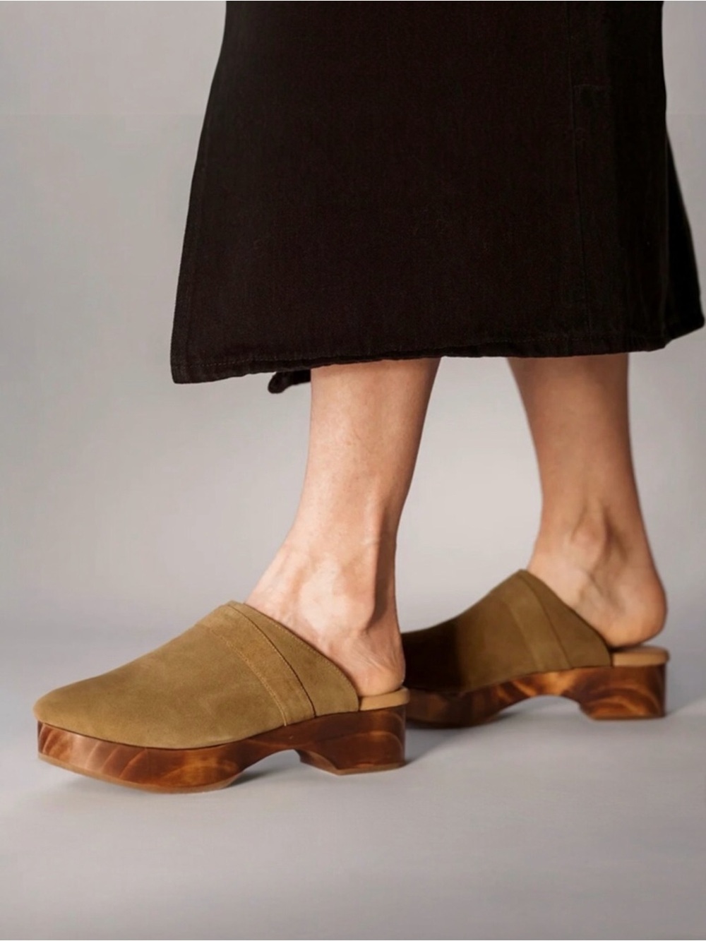 POPPY BARLEY • Brooklyn Clog in Sand Suede